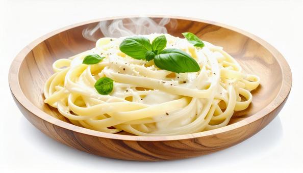 木製プレートに盛り付けられたパスタの写真