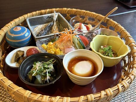 おかず盛り合わせ おかず,朝食,温泉卵の写真素材