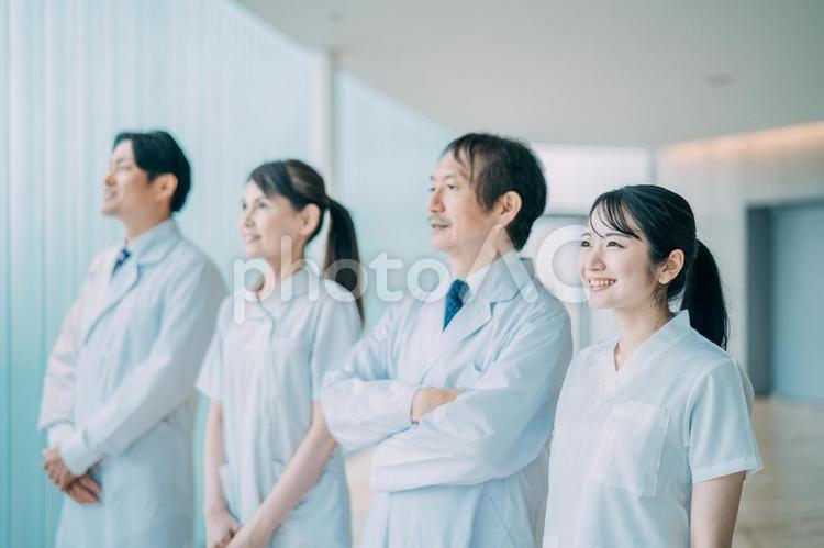 中高年の医療スタッフ（医師・看護師） 医療,医者,看護師の写真素材