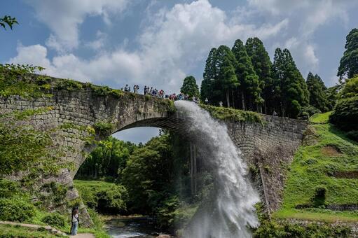 通潤橋（放水中） 通潤橋,水路橋,放水の写真素材