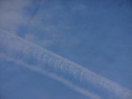 空 飛行機雲 空 飛行機雲の写真