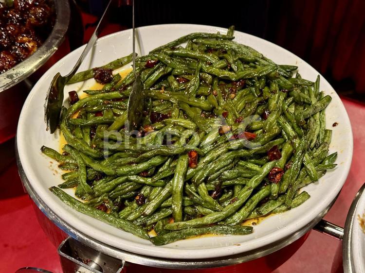 中華バイキングのインゲン炒め インゲン,サヤインゲン,鷹の爪の写真素材