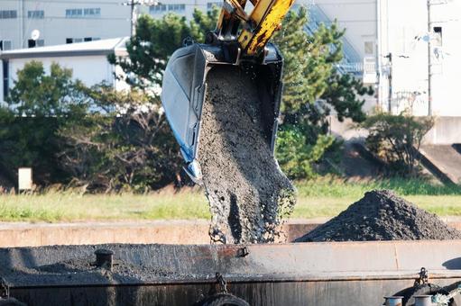油圧ショベル 土木工事,土砂運搬,土砂の写真素材