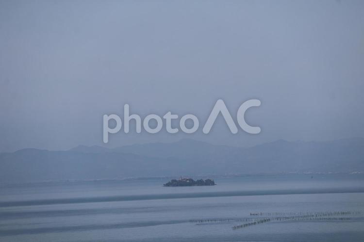 海と島と霞む街と山と空の風景 海,島,霞むの写真素材