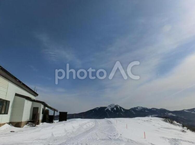 白銀の高原風景 冬,景色,青の写真素材