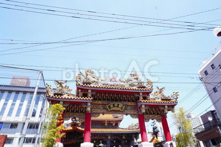 横浜中華街・関帝廟の華麗な牌楼 横浜,中華街,関帝廟の写真素材