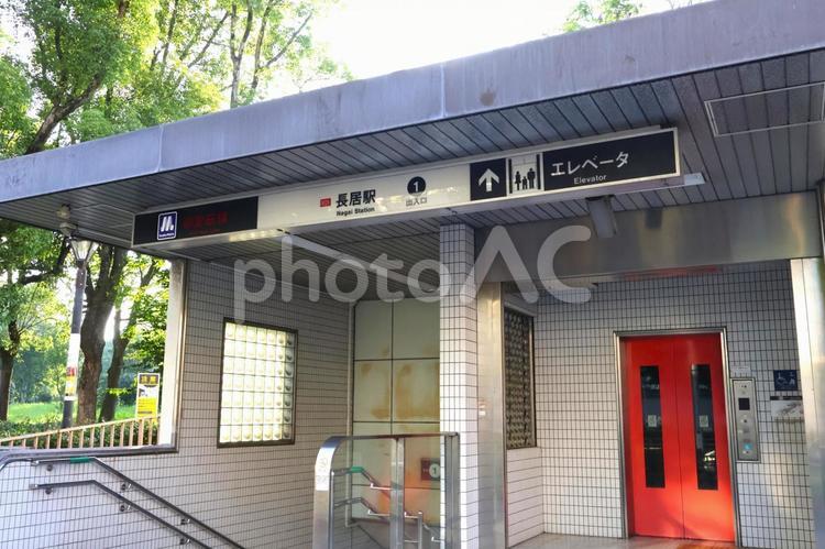 OsakaMetro長居駅1（人物なし） 地下鉄,osakametro,大阪メトロの写真素材