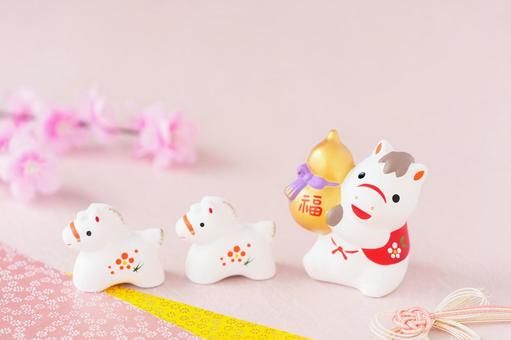 午年の年賀状素材|金ひょうたんの馬と子馬 午年の年賀状素材|金ひょうたんの馬と子馬 年賀状,午,2026の写真素材