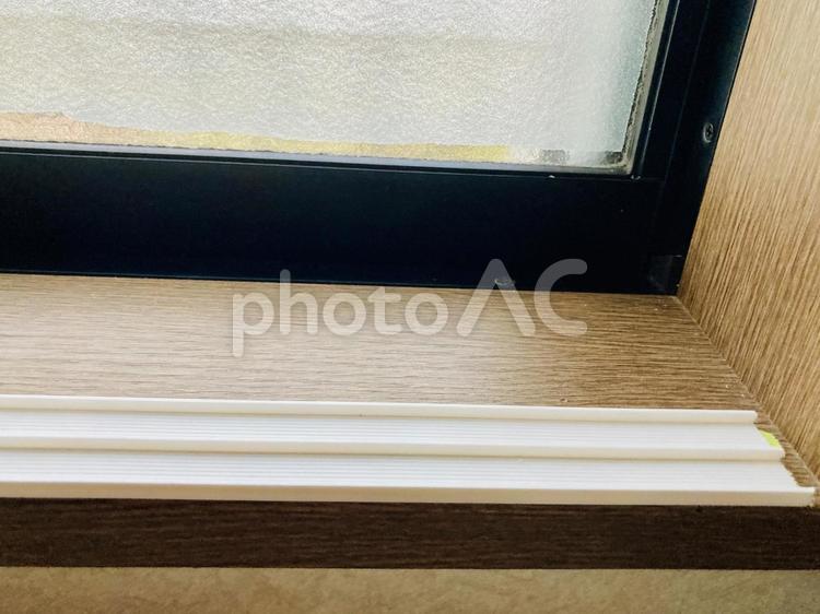 下レール貼ったところ 上レール,二重窓,資材の写真素材