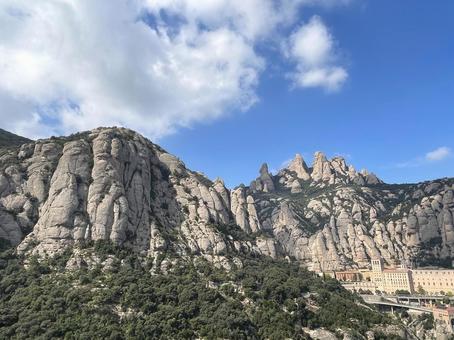 モンセラット美術館と奇岩群 モンセラット美術館と奇岩群の写真