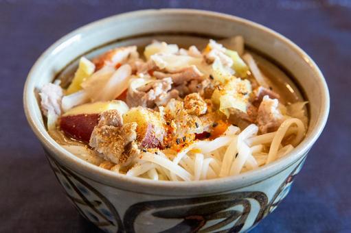 豚汁うどん 豚汁うどんの写真