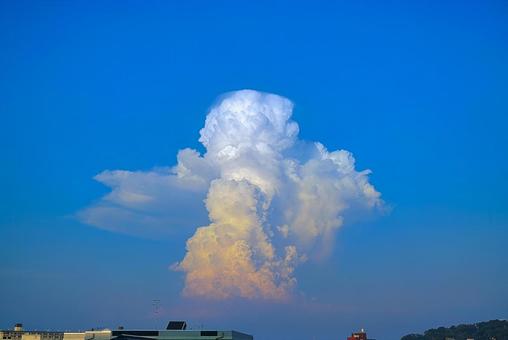 真夏の入道雲 真夏の入道雲 積乱雲,入道雲,夏の空の写真素材