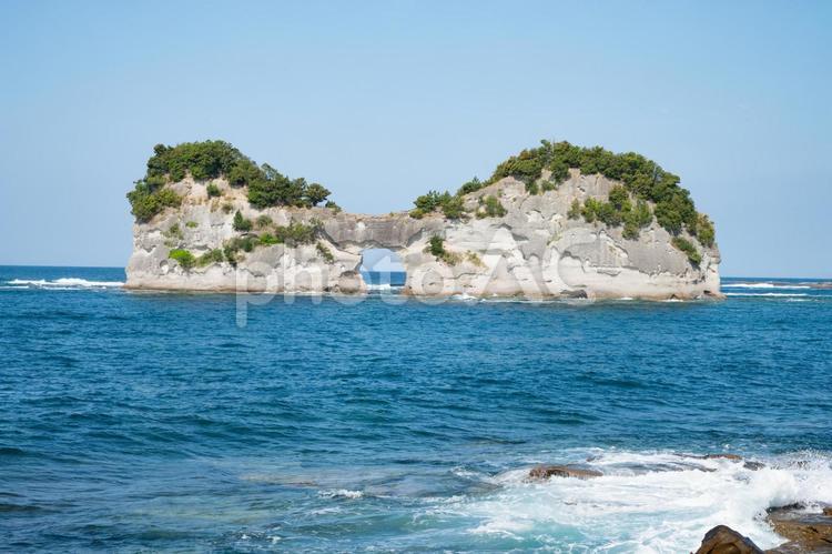 快晴の空と海と円月島 海,海岸,風景の写真素材