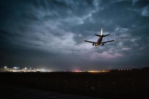 夕暮れの飛行機 飛行機,ジェット機,旅客機の写真素材