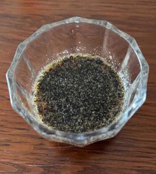 本つゆに甜麺醤と黒すり胡麻のつけだれ 本つゆに甜麺醤と黒すり胡麻のつけだれの写真