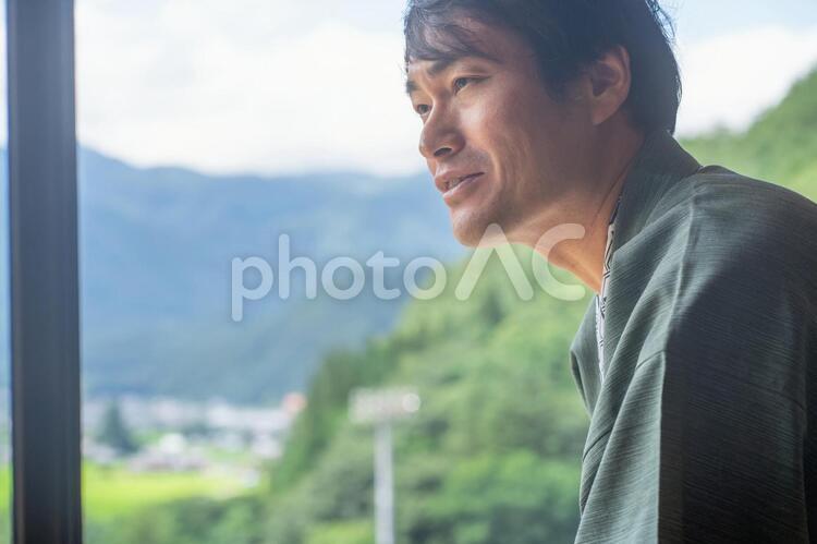 温泉旅行にきた男性 温泉,旅行,男性の写真素材