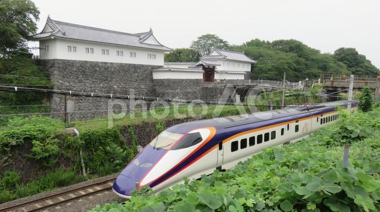 山形城　東大手門と山形新幹線　 山形城,霞城,霞ヶ城の写真素材
