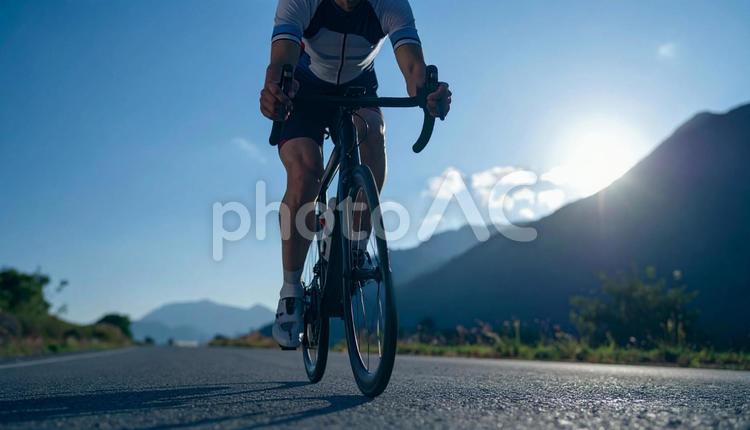 ロードレース　自転車　道路を走る選手 ロードレース,自転車,道路の写真素材