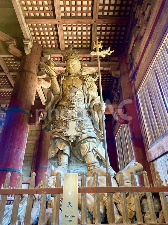 奈良　東大寺大仏殿　多聞天 なら,奈良,東大寺の写真素材