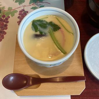 茶碗蒸しとスプーン 茶碗蒸しとスプーン 茶碗蒸し,卵,かまぼこの写真素材