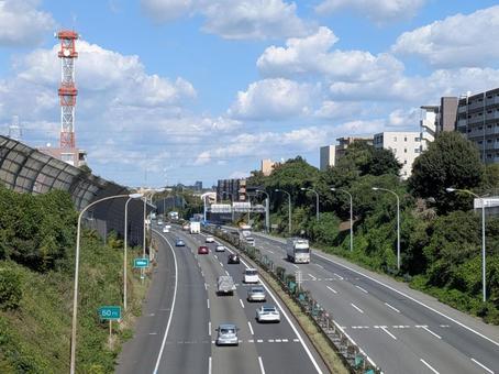 霜降前の横浜青葉インターチェンジの付近 霜降前の横浜青葉インターチェンジの付近 東名高速道路,高速自動車国道,郊外の写真素材