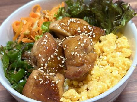 てりやきチキン丼 料理,照り焼き,鶏肉の写真素材