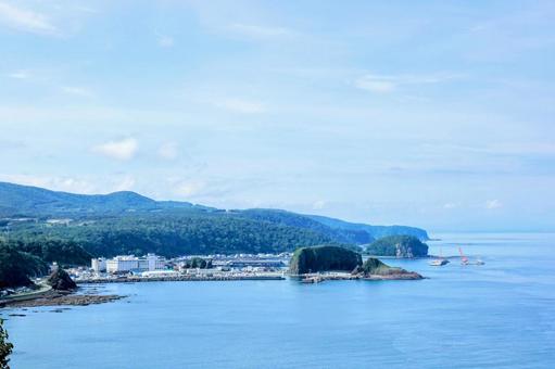 知床半島・プユニ岬展望台からウトロの景観 知床半島・プユニ岬展望台からウトロの景観の写真
