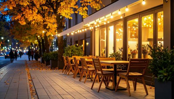 ライトアップされたテラスカフェ紅葉街路樹 ライトアップされたテラスカフェ紅葉街路樹の写真