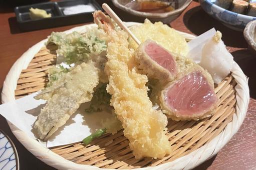 天婦羅の盛り合わせ 天婦羅の盛り合わせ 天ぷら,海老,海老天の写真素材