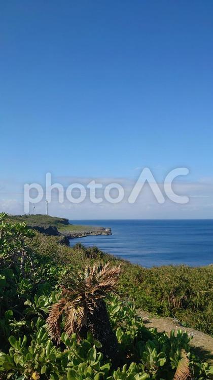 沖縄の青い海と空(縦) 沖縄,伊江島,離島の写真素材