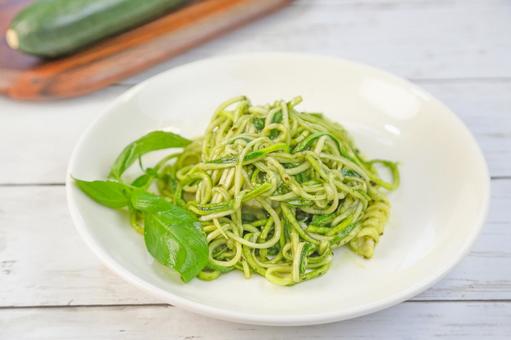 ズッキーニのジェノベーゼ ズッキーニのジェノベーゼ ベジヌードル,ズッキーニ,夏野菜の写真素材