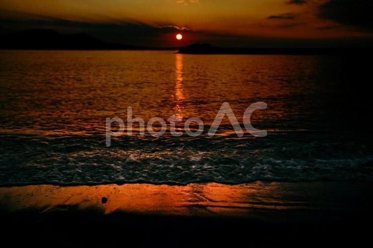 ＜五島の風景＞夜明けの海水浴場の風景 海,海岸,夜明けの写真素材