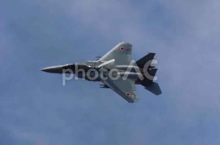 旋回するF１５戦闘機 戦闘機,自衛隊,飛行機の写真素材