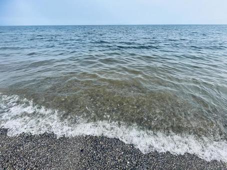 波打ち際と青い海の広がり 波打ち際と青い海の広がりの写真