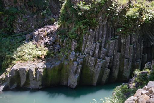 柱状節理が見られる岩壁  宮崎県高千穂峡 柱状節理が見られる岩壁  宮崎県高千穂峡の写真