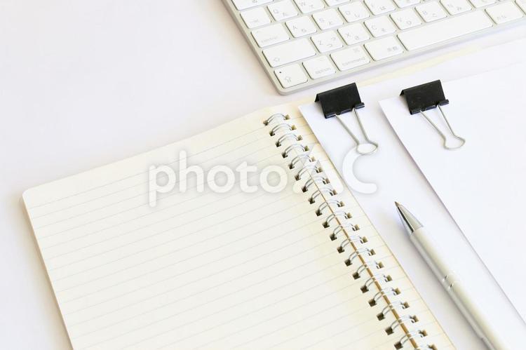 ビジネスイメージ　書類作成　デスクワーク ビジネスイメージ,デスクワーク,書類作成の写真素材
