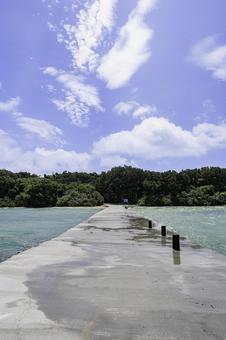 沖縄-【竹富島-竹富島の風景】 沖縄-【竹富島-竹富島の風景】 海,青,青空の写真素材
