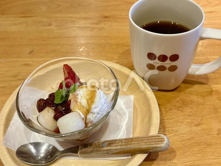 デザートに白玉あんみつとコーヒー デザート,あんみつ,コーヒーの写真素材