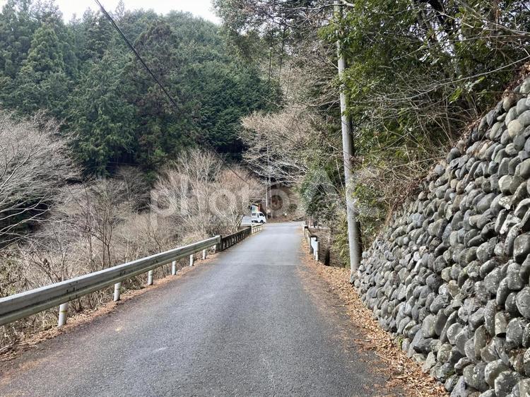 払沢の滝入口バス停前付近の風景 払沢の滝,バス停,払沢の滝入口バス停の写真素材