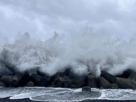 高波 高波 海,波浪,警報の写真素材