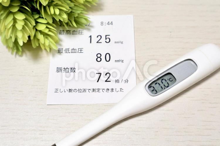 測定結果 体温計,血圧測定,血圧の写真素材