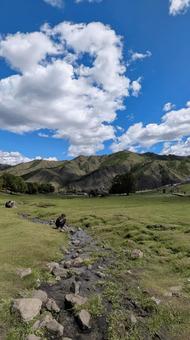 モンゴルの山岳地を流れる小川 モンゴル,丘陵地帯,小川の写真素材