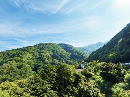 展望台から見る山並みと青空 展望台から見る山並みと青空の写真