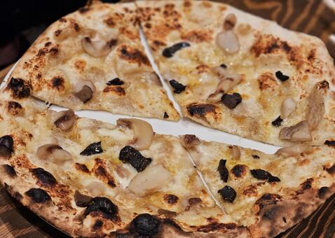 ピザ ピッツァ,トリュフ,マッシュルームの写真素材