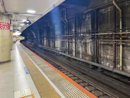 地下鉄 ホーム 地下鉄 ホームの写真