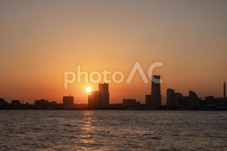 みなとみらい 海,夕焼け,夕暮れの写真素材