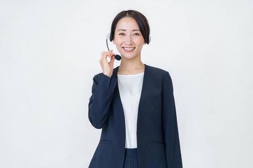 ヘッドセットをつける女性 ヘッドセットをつける女性 オペレーター,ビジネス,ヘッドセットの写真素材