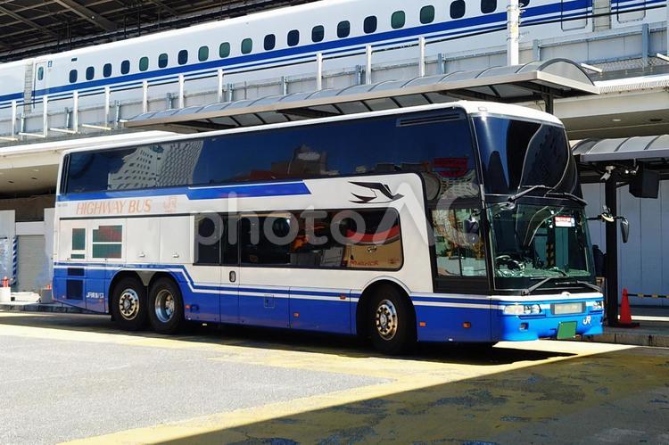 三菱ふそう　エアロキング　新幹線 バス乗り場,バスターミナル,バスの写真素材