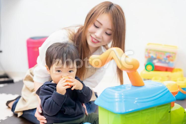 保育園／託児所／キッズカフェで遊ぶ子供 保育園,保育士,幼稚園の写真素材