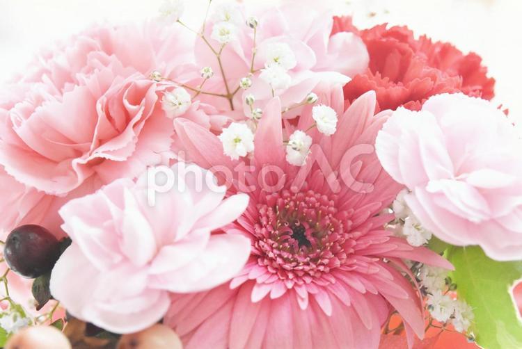 こころ癒されて 花束,母の日,フラワーアレンジメントの写真素材